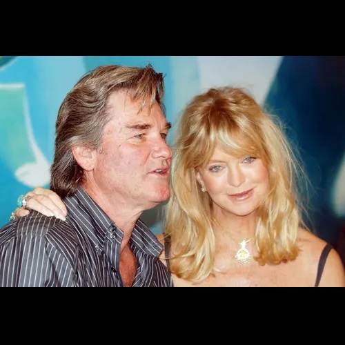 Timeless Love Shines Bright: Goldie Hawn and Kurt Russell’s Enduring Romance at the 2025 Oscars